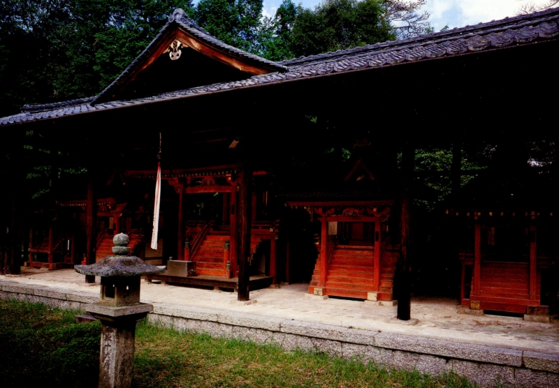 鎮守十六所神社(重文)写真